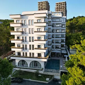 Hotel Great White, Shëngjin